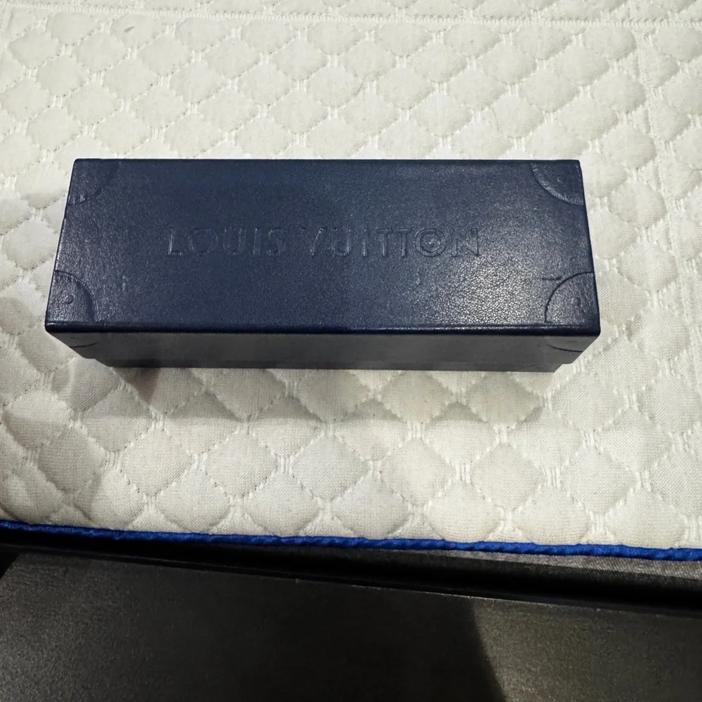 Louis Vuitton sunglasses - Picture 4 of 4